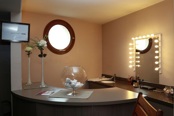 Nail salon - La Côte Saint Jacques And Spa (Joigny)