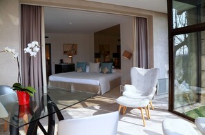 Minibar, coffres-forts dans les chambres, décoration personnalisée