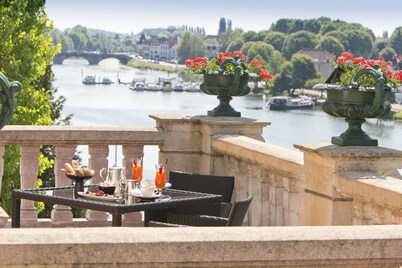 La Côte Saint Jacques And Spa