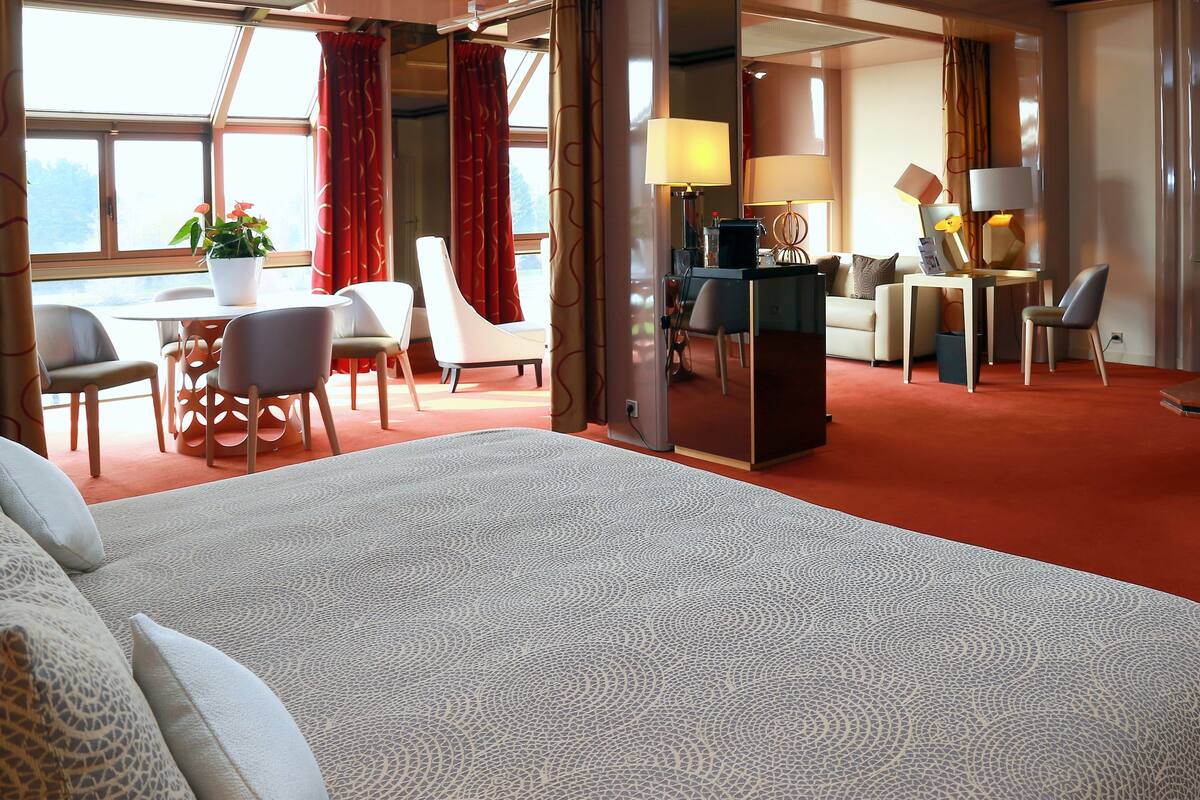 Suite, River View | Minibar, in-room safe, blackout drapes, soundproofing