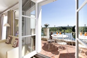 Deluxe Double or Twin Room, River View | Balcony view