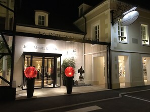Check-in/check-out kiosk - La Côte Saint Jacques And Spa (Joigny)