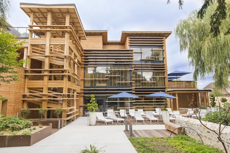 Exterior. Relais Bernard Loiseau