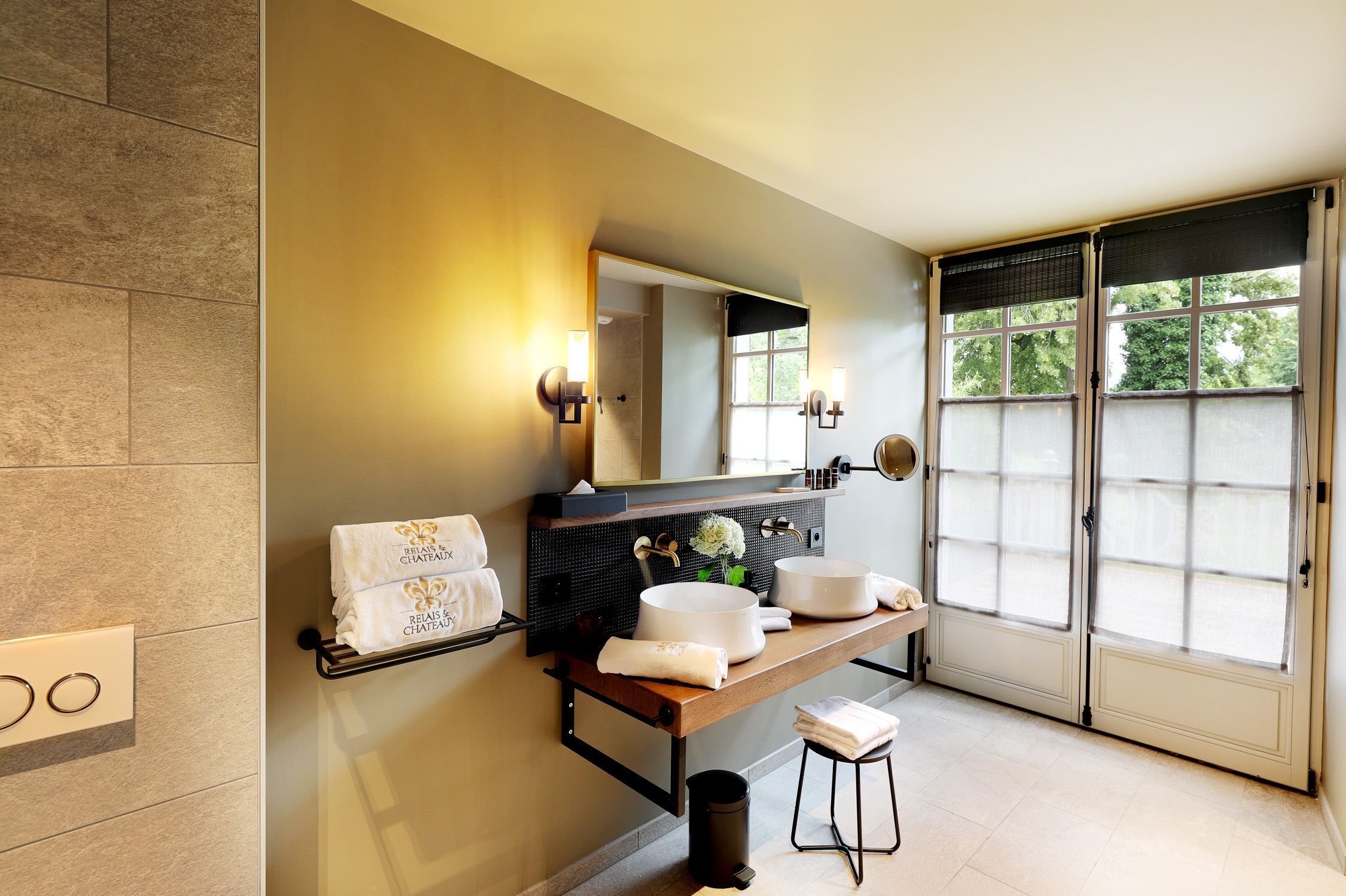 exclusive double room | bathroom | bathtub, designer toiletries, hair dryer, bathrobes
