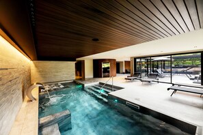 Piscine couverte, piscine extérieure