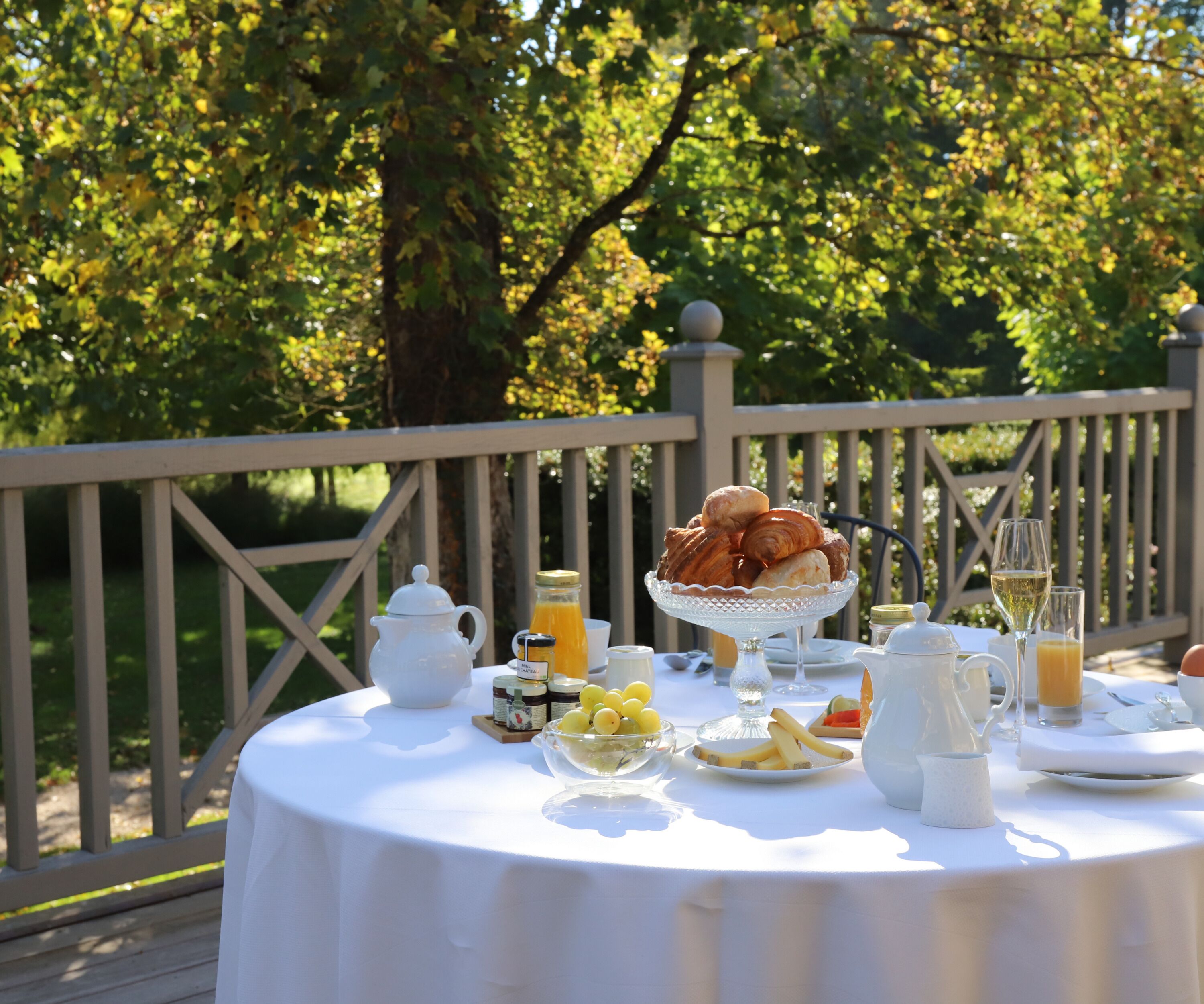 daily continental breakfast (eur 35 per person)