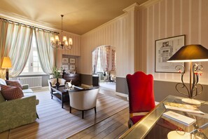 1 bedroom, premium bedding, minibar, in-room safe