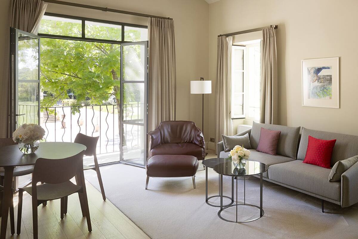 Apartment | Premium bedding, pillowtop beds, minibar, in-room safe