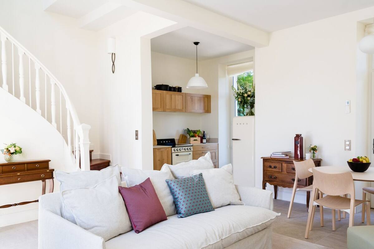 House | Premium bedding, pillowtop beds, minibar, in-room safe