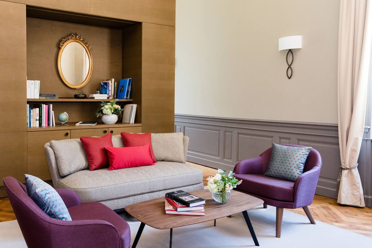 Suite | Living area | Flat-screen TV