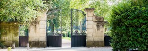 Entrada de la propiedad