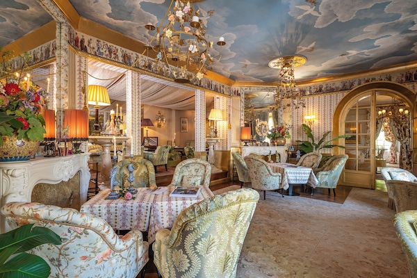 2 restaurants servant le petit déjeuner, spécialités Cuisine locale