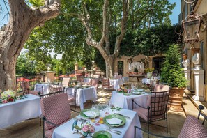 2 Restaurants, Frühstück, Mittagessen, Abendessen, lokale Küche