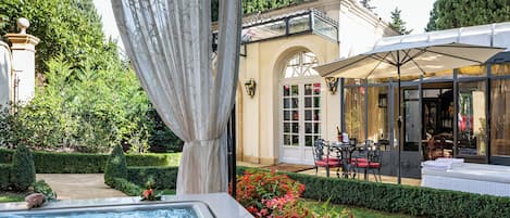 Villa Cézanne avec Jacuzzi | Vue de la chambre