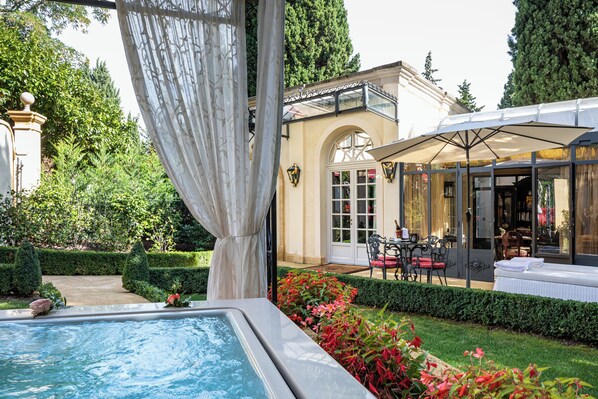 Villa Cézanne avec Jacuzzi | Vue de la chambre