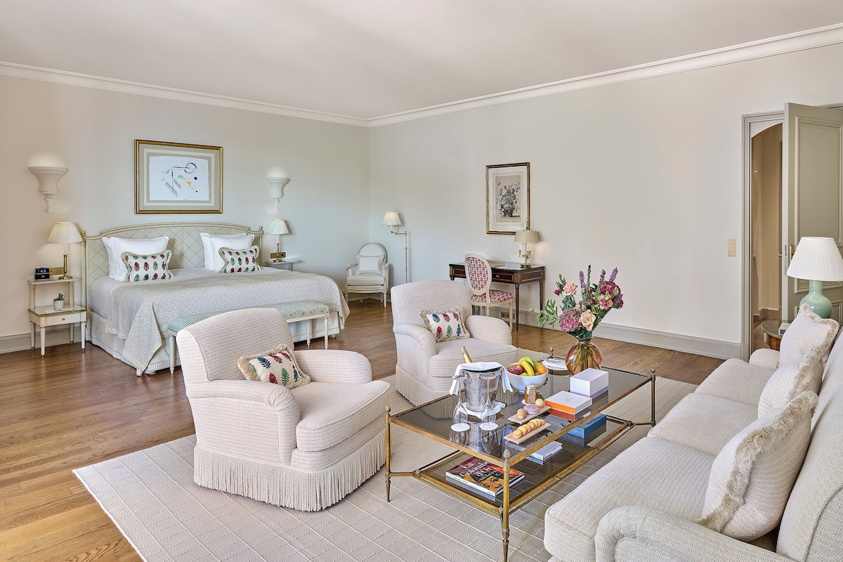 Junior Suite (L Atelier) | Premium bedding, minibar, in-room safe, soundproofing