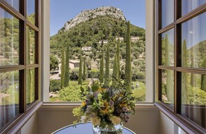 Deluxe Room | Premium bedding, minibar, in-room safe, soundproofing - Chateau Saint-Martin & Spa, Oetker Hotels (Vence)