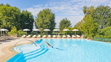 Piscine extérieure, tentes de plage, parasols de plage