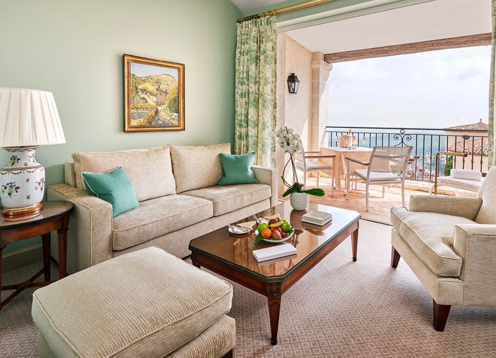 Superior suite | Luxe beddengoed, een minibar, een kluis op de kamer, geluiddichte muren