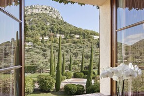 Deluxe Room | Premium bedding, minibar, in-room safe, soundproofing - Chateau Saint-Martin & Spa, Oetker Hotels (Vence)