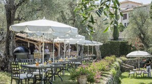 2 restaurants; breakfast, lunch and dinner served  - Chateau Saint-Martin & Spa, Oetker Hotels (Vence)