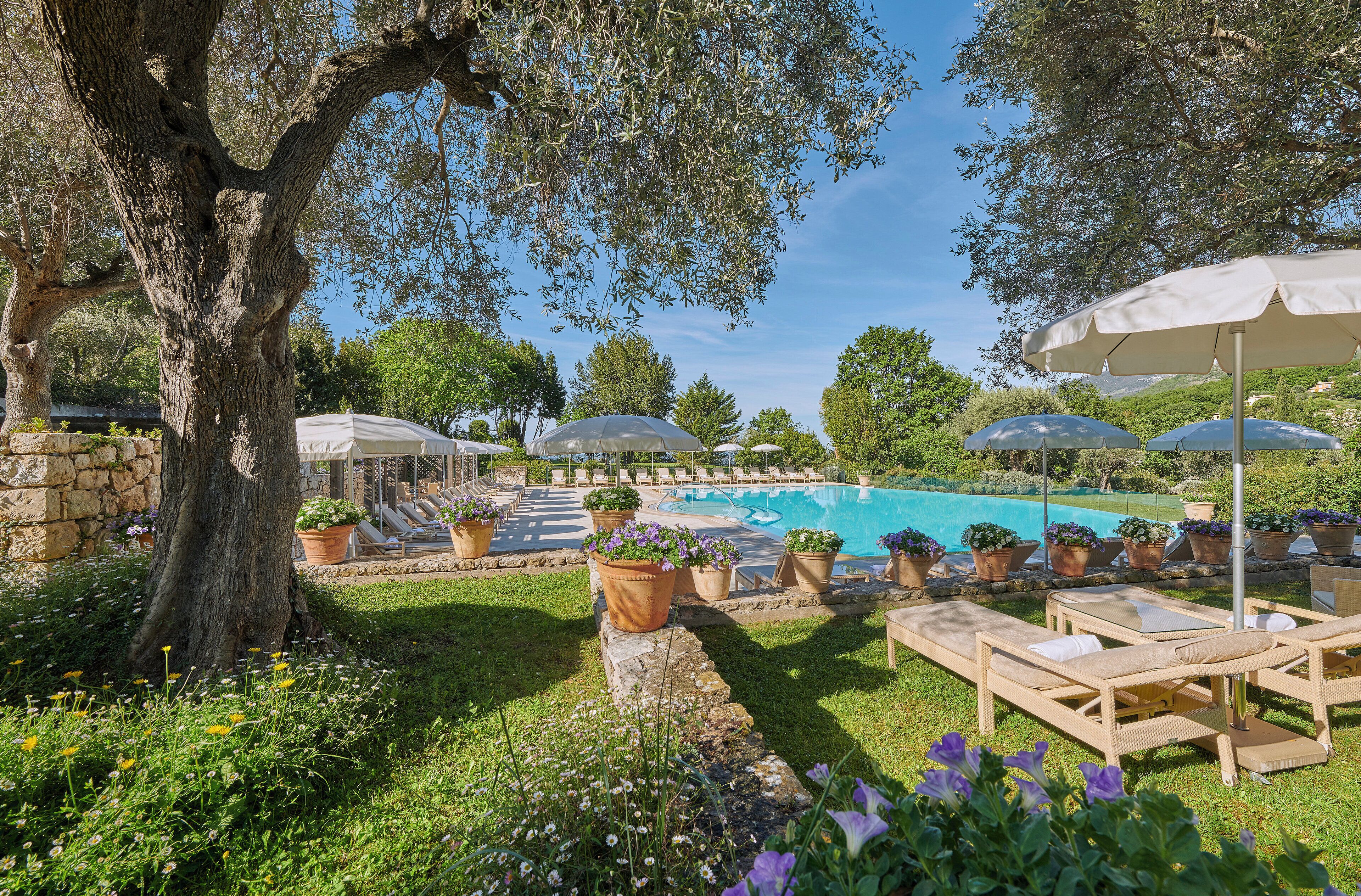 Piscine extérieure, tentes de plage, parasols de plage
