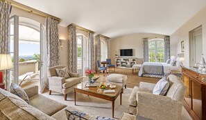 Junior Suite Prestige | Premium bedding, minibar, in-room safe, soundproofing
