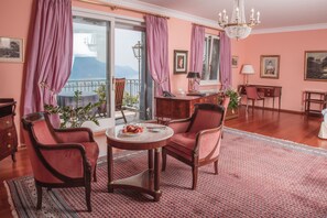 Suite – superior, utsikt mot innsjø | Sengetøy i egyptisk bomull og sengetøy av topp kvalitet