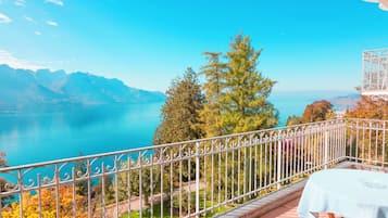 Junior Suite, Lake View | 1 bedroom, Egyptian cotton sheets, premium bedding, free minibar items