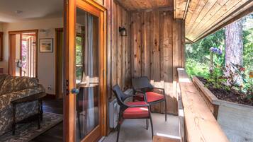 Hillside Suite Up to 2 Person Occupancy - English Breakfast | Terrace/patio
