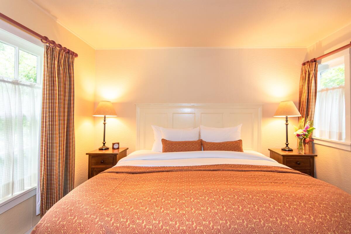 Post Cottage Up to 2 Person Occupancy - English Breakfast | Frette Italian sheets, premium bedding, Tempur-Pedic beds