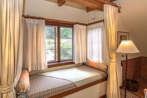 Hayloft  two person Occupancy  English Breakfast | Frette Italian sheets, premium bedding, Tempur-Pedic beds - Hastings House Country House Hotel (Salt Spring Island)