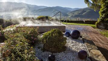 Sauna, hot tub, Turkish bath/hammam, body treatments, hydrotherapy