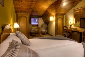 1 bedroom, premium bedding, free minibar, in-room safe