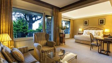 1 bedroom, premium bedding, free minibar, in-room safe