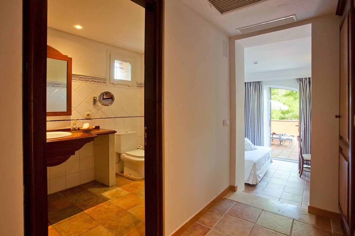 superior single room, terrace, annex building | bathroom | bathtub, designer toiletries, hair dryer, bathrobes