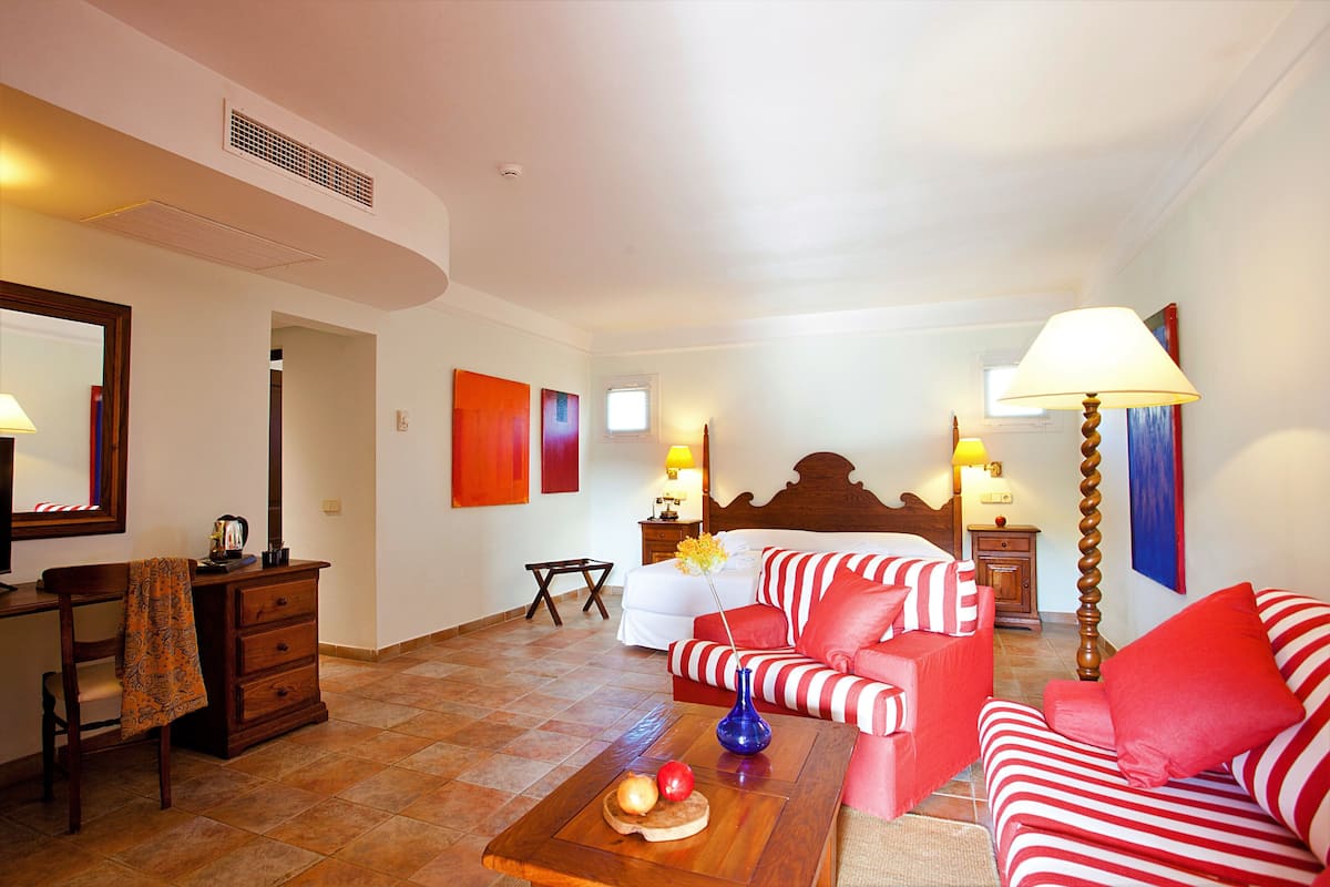 Junior-Suite, Terrasse | 1 Schlafzimmer, hochwertige Bettwaren, Minibar, Zimmersafe