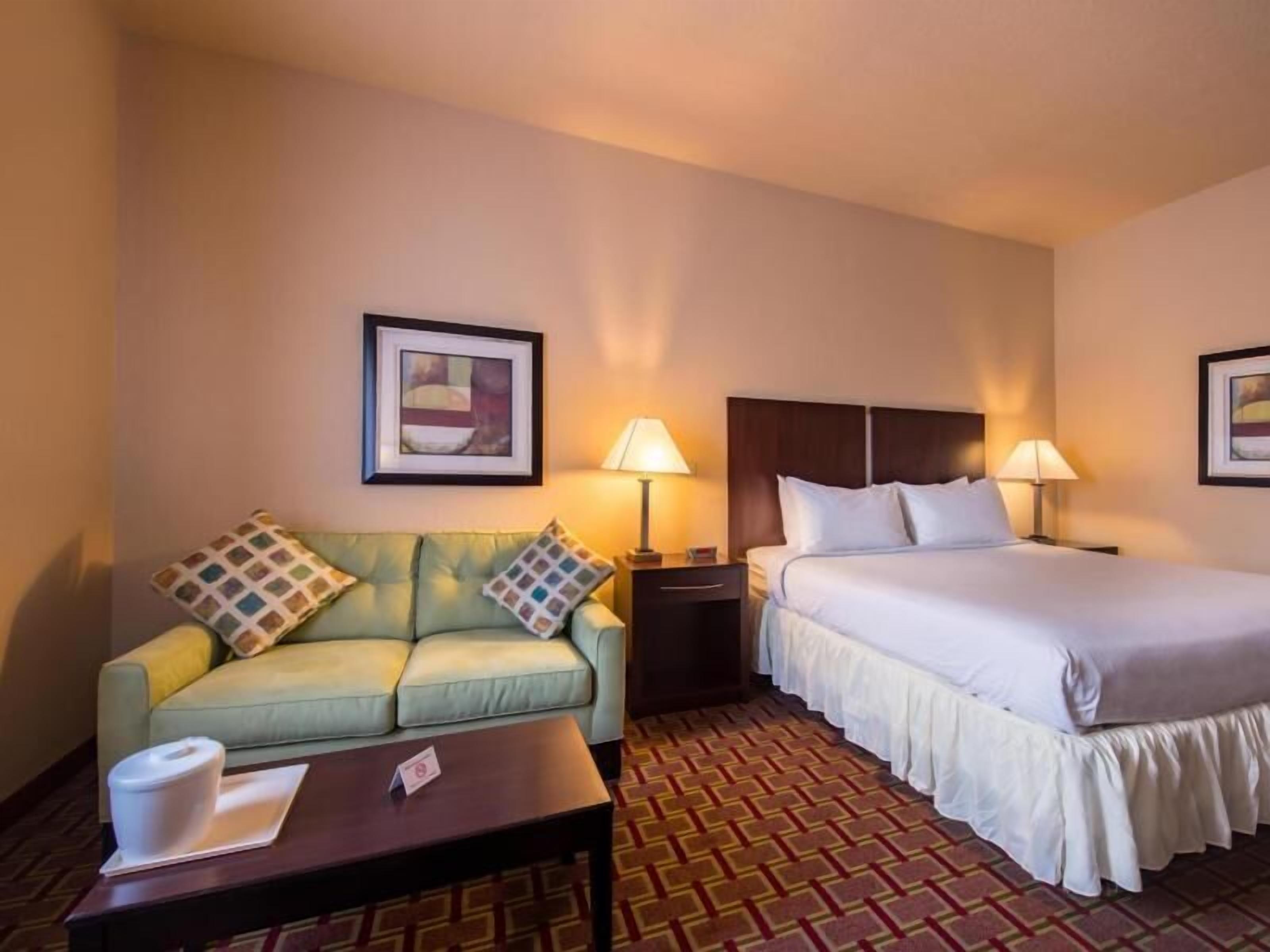 Pillowtop beds, desk, laptop workspace, blackout drapes