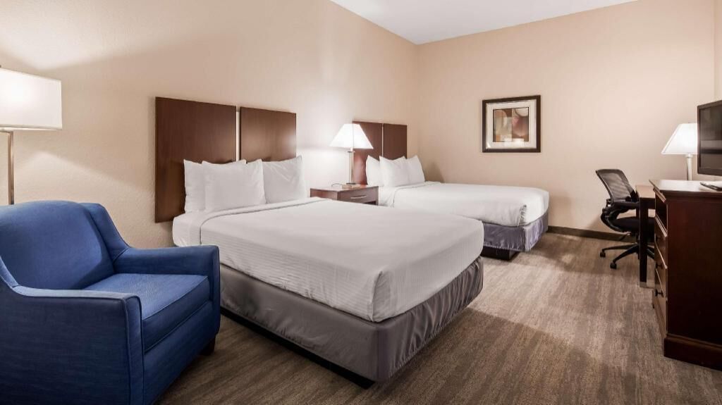 Pillowtop beds, desk, laptop workspace, blackout drapes