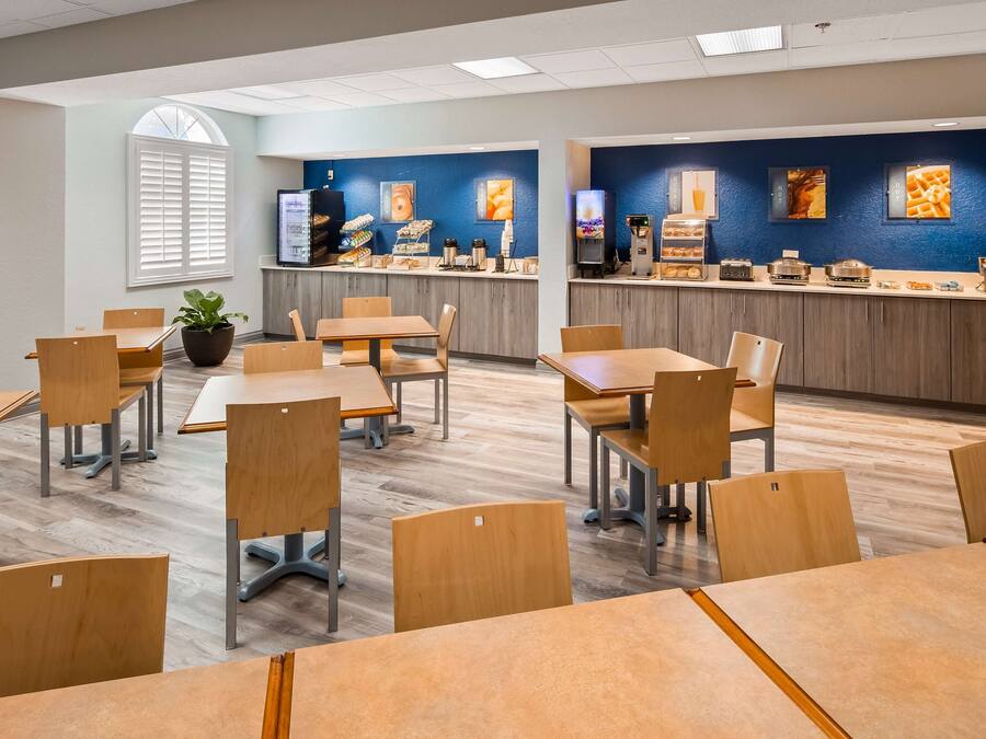 Free daily buffet breakfast