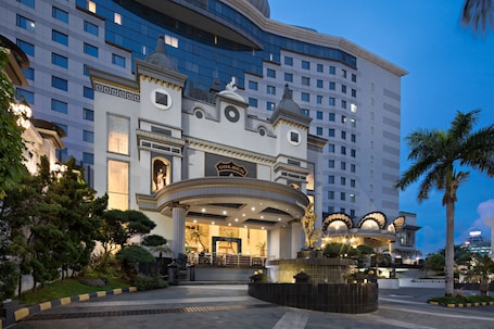 Entrada de la propiedad. Golden Boutique Hotel Kemayoran