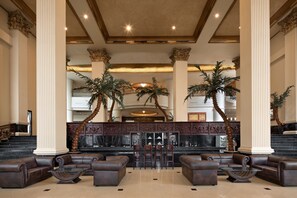 Piano bar