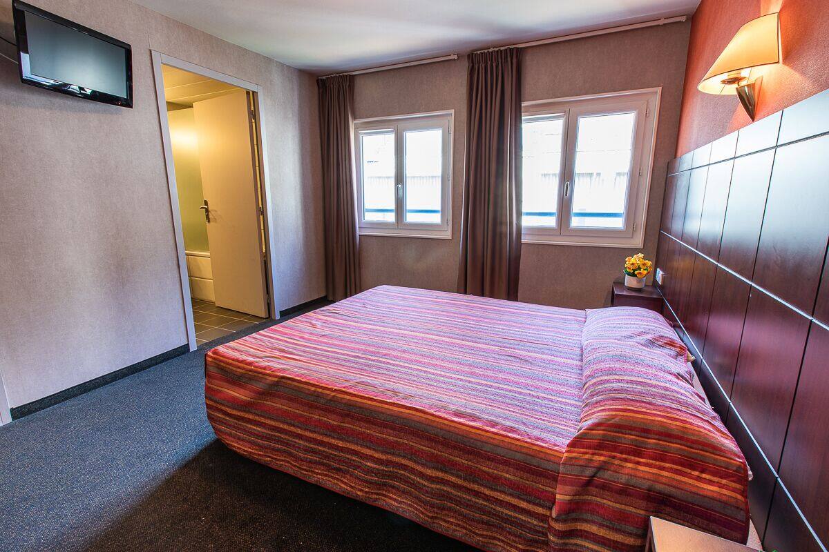 Luxe beddengoed, een bureau, geluiddichte muren, gratis wifi