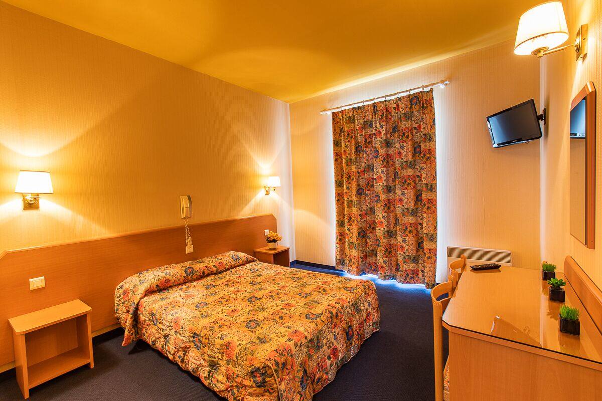 Luxe beddengoed, een bureau, geluiddichte muren, gratis wifi