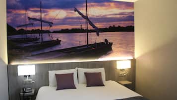 Suite | Desk, iron/ironing board, free WiFi, bed sheets