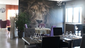 Lunsj og middag serveres