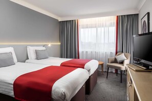 高档床上用品、办公桌、熨斗/熨板、婴儿床