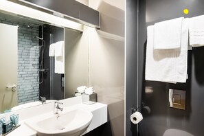 浴缸、免费洗浴用品、吹风机、毛巾