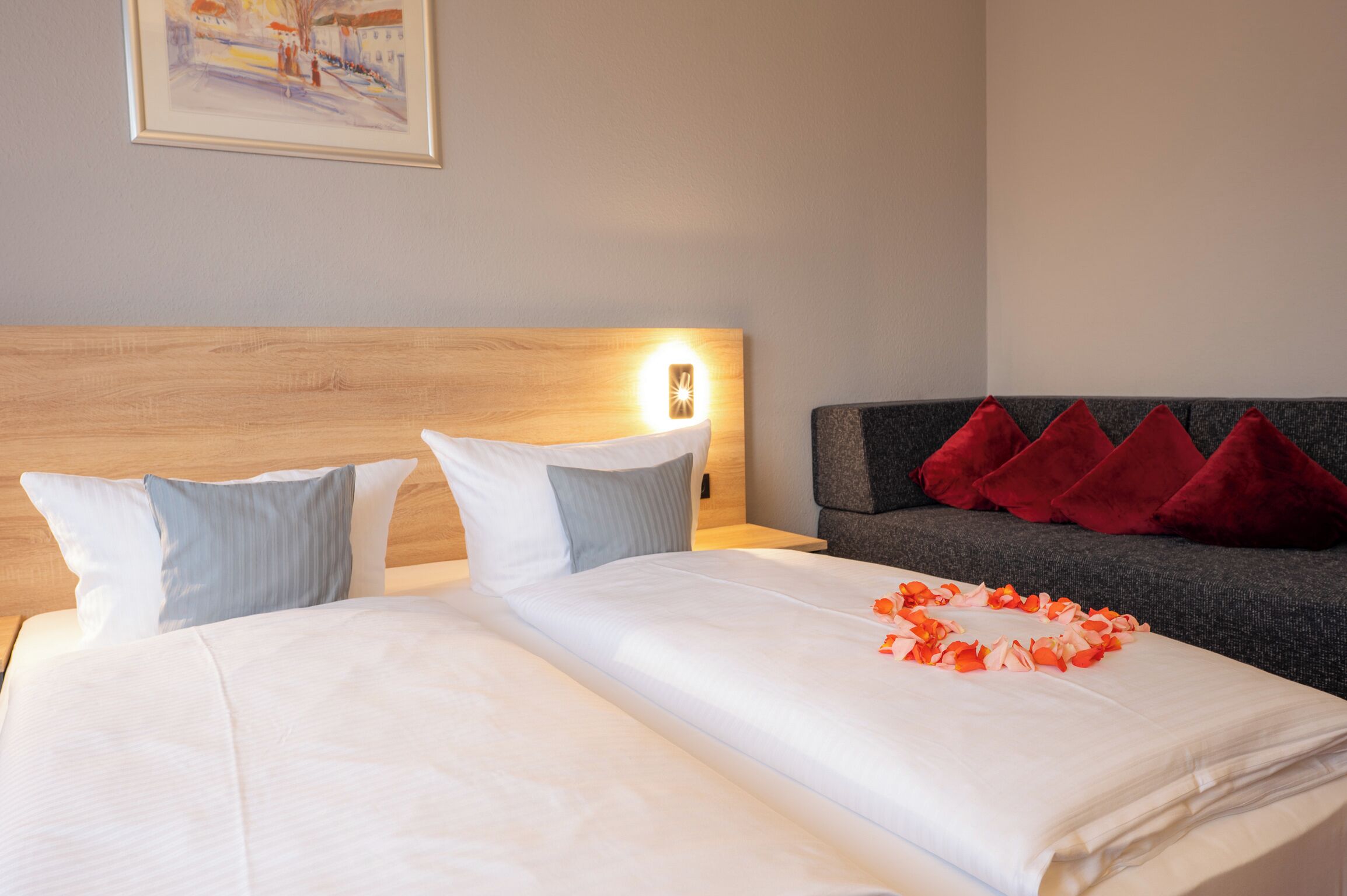 Superior Room, 1 Queen Bed (with Sofabed) | Hypo-allergenic bedding, down comforters, individually furnished, desk