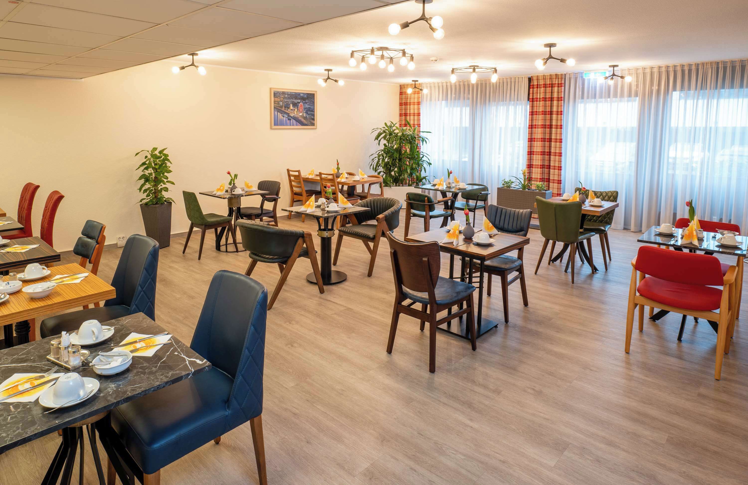 Daily buffet breakfast (EUR 17 per person)